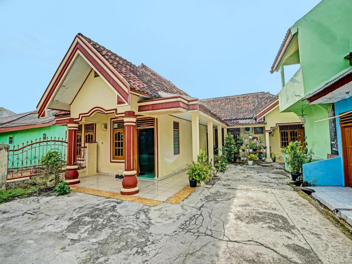 Spot On 91312 Kost Arfa Hotel Baturaja  Exterior photo